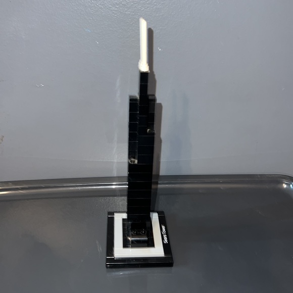 Retired Sears Tower Lego Set 21000 - Picture 5 of 6